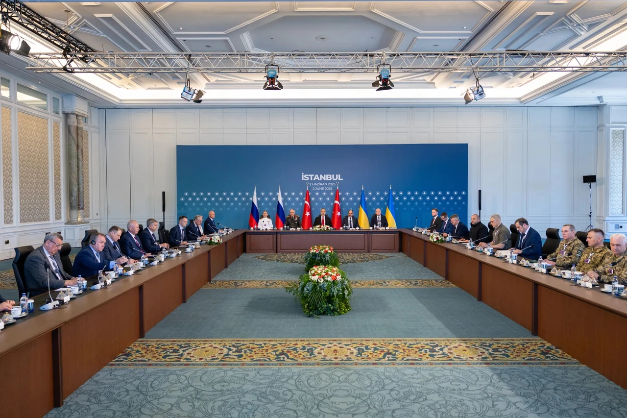 Переговоры России и Украины сейчас: пауза, сигналы и реальные перспективы лета 2026